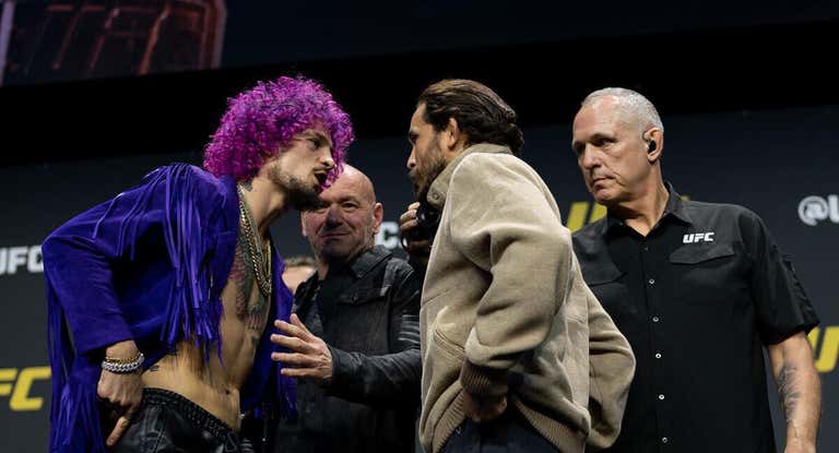 Sean O'Malley y Maron 'Chito' Vera, cara a cara, en la rueda de prensa de presentación del UFC 299.