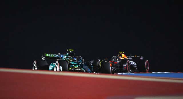 Los Mercedes y Fernando Alonso dan el primer aviso en Baréin; Red Bull se esconde en los libres