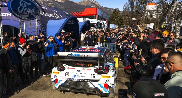 Uno de los Puma Rally1 de Ford M-Sport, en el Rally de Montecarlo 2024 del WRC.