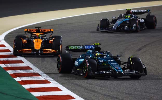 Fernando Alonso, Oscar Piastri y Lewis Hamilton, en el GP de Baréin 2024 de F1.  EP