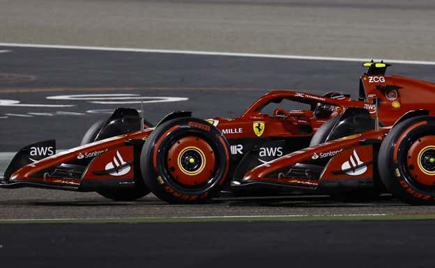 Carlos Sainz adelanta a Charles Leclerc en el GP de Baréin 2024.  Reuters