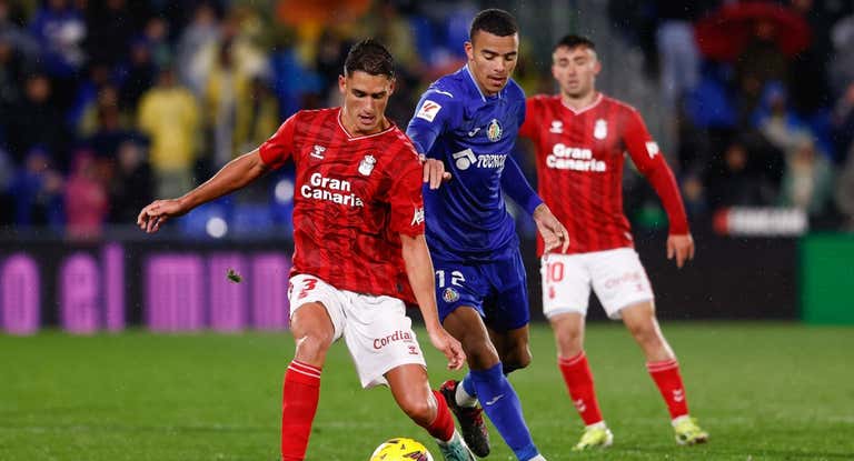 Mason Greenwood vio la quinta amarilla ante Las Palmas.