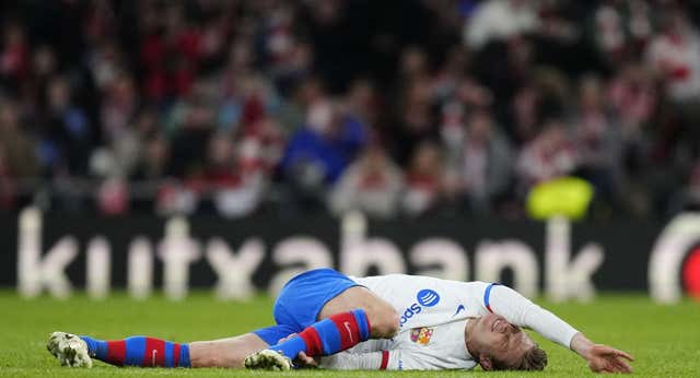 De Jong y Pedri, lesionados: el canario se marcha derrumbado y llorando