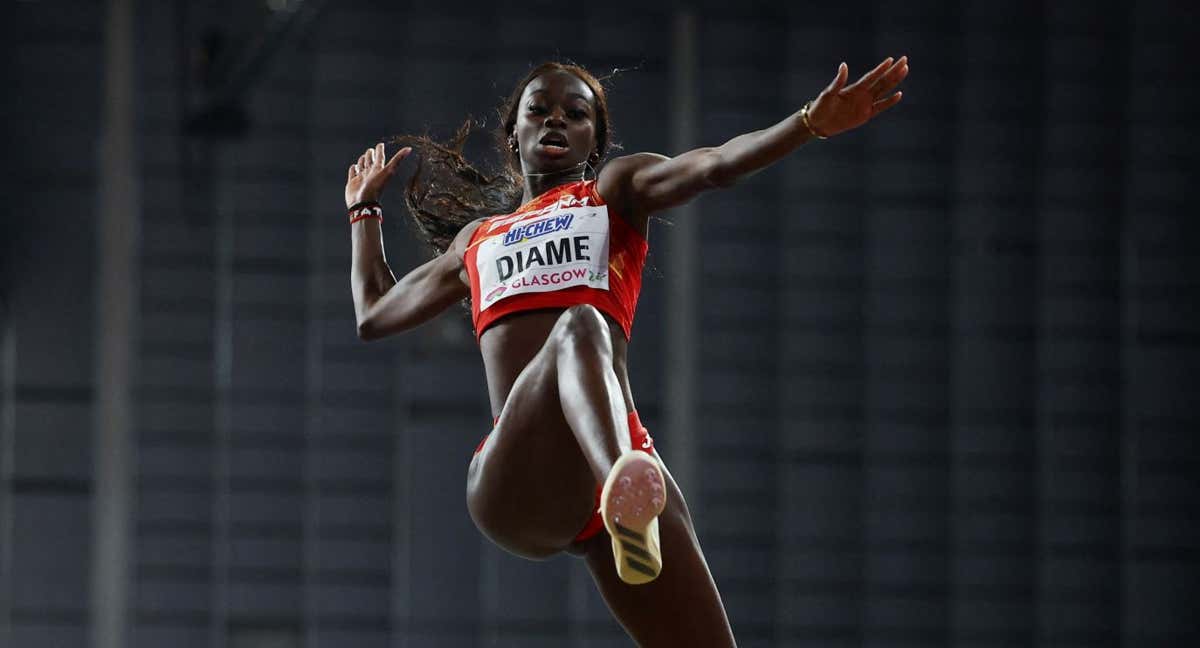 Fatima Diamé, en el Mundial de pista cubierta de Glasgow.
