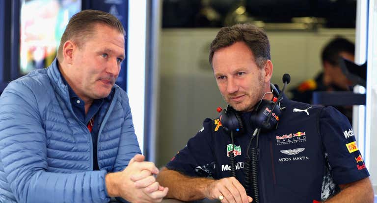 Jos Verstappen, a la izquierda de la imagen, charla con Chris Horner (derecha) en el GP de México del año pasado.