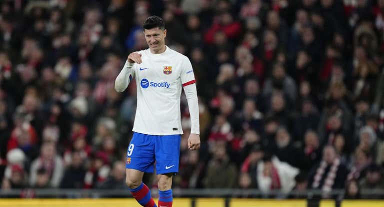 Lewandowski, ante el Athletic, en uno de los momentos del encuentro.