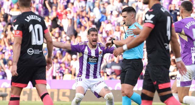 Lo de Gil Manzano no es inédito: se la lio al Málaga en el Bernabéu y el Valladolid lo sufrió con Ortiz Arias