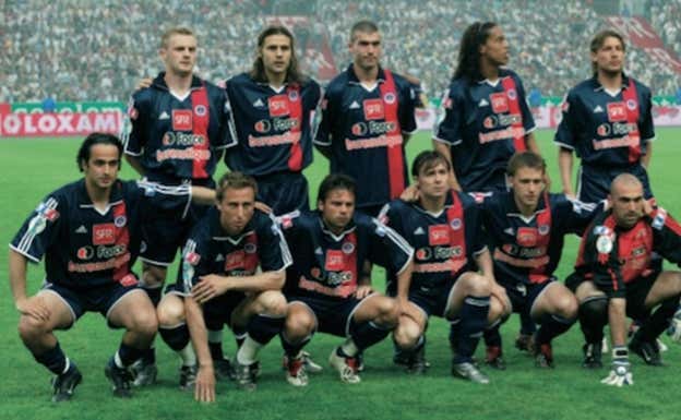 Potillon, Pochettino, Leroy, Ronaldinho, Heinze; </p><p>Hugo Leal, Dehu, Fiorèse, Cristobal, Pédron y Alonzo.  PSG