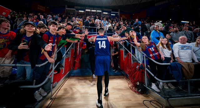 Un Willy Hernangómez de récord lidera en el Palau al Barça más solvente de la temporada