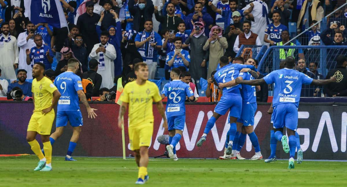 Al Hilal celebra un gol anotado en el partido contra Al Nassr.