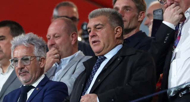 Xavi elogia a Laporta: «Es el mejor presidente de la historia del club»