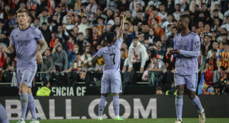Vinicius celebra uno de sus goles contra en Valencia en Mestalla el pasado 2 de marzo.