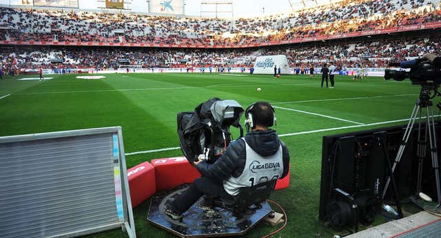 ¿Me pueden meter en la cárcel por ver fútbol gratis en una web ilegal? Los matices de la última batalla de LaLiga contra la piratería