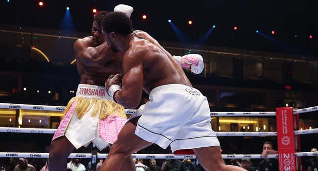 Joshua ratifica su mejoría al noquear a Ngannou en dos asaltos