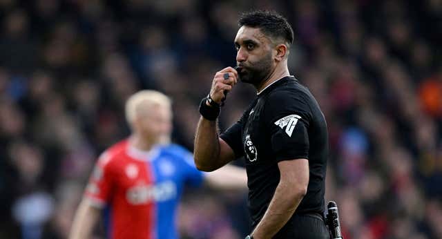 Un funcionario de prisiones hace historia en la Premier League: “Los jugadores son iguales que los presos cuando las cosas no les salen”