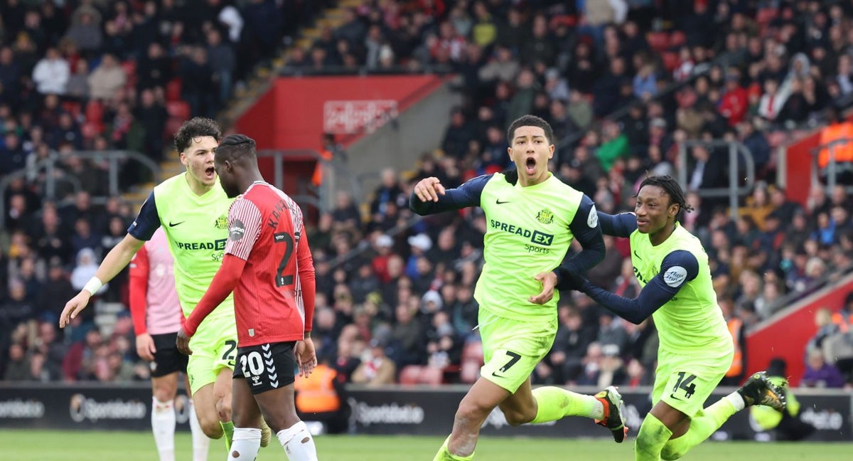 Jobe Bellingham celebra su gol al Southampton.