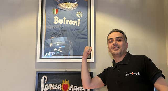 La nostalgia de la Barcelona más napolitana: «Maradona ganaba con diez carpinteros…»