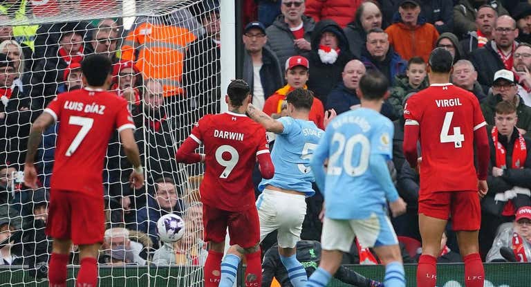 El gol de Stones contra el Liverpool.