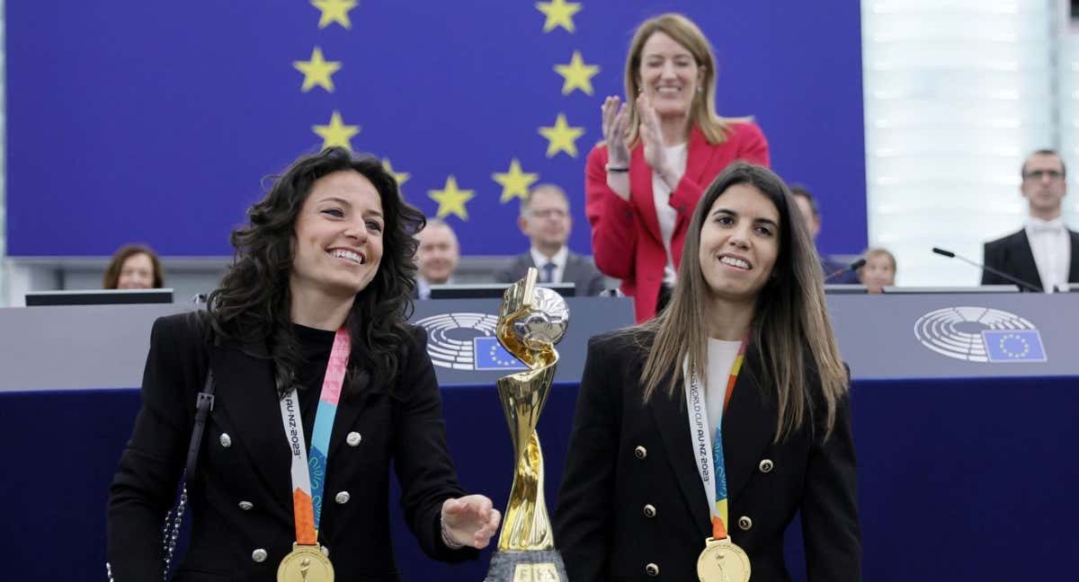 Ivana Andrés junto a Alba Redondo en el Parlamento Europeo. /EFE