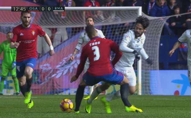 Tano Bonnín se fractura la tibia y el peroné en un Osasuna-Real Madrid. CAPTURA TV
