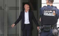 El juez ratifica su decisión de proponer juzgar a Rubiales por el beso a Jennifer Hermoso tras escuchar a Montse Tomé