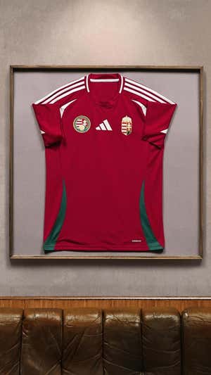 Camiseta local de Hungría para la Euro 2024. ADIDAS