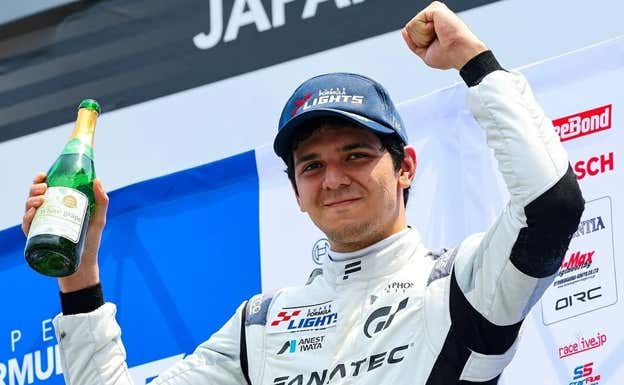 El piloto brasileño, en el podio de la Super Formula Lights japonesa en 2023.  Super Formula Lights