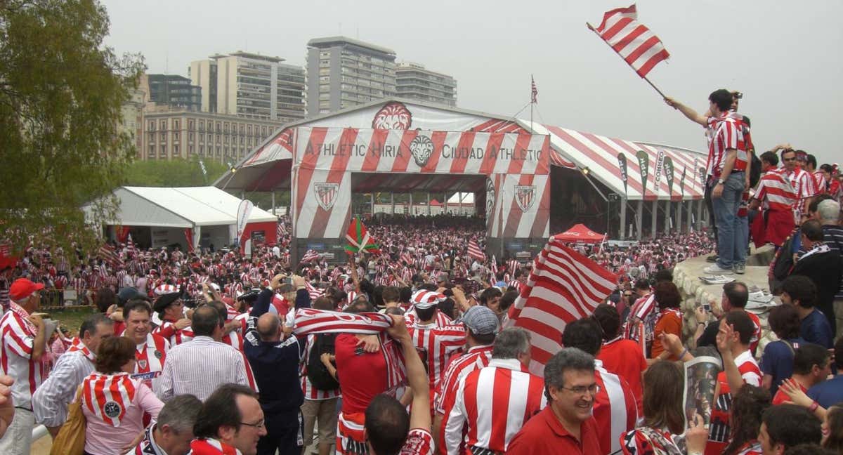 El desplazamiento de aficionados del Athletic Club será masivo hasta Sevilla. /Relevo