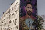 Los narcos se cruzan en el camino de Messi para volver a Rosario: «A cuatro calles de la casa en que creció se derribaron dos búnkeres de droga»