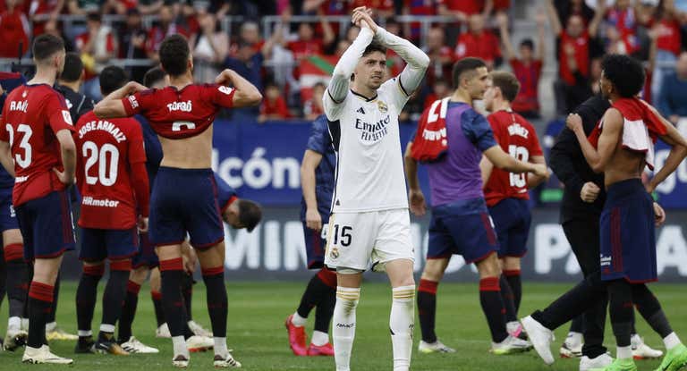 Valverde aplaude a los madridistas desplazados a El Sadar.