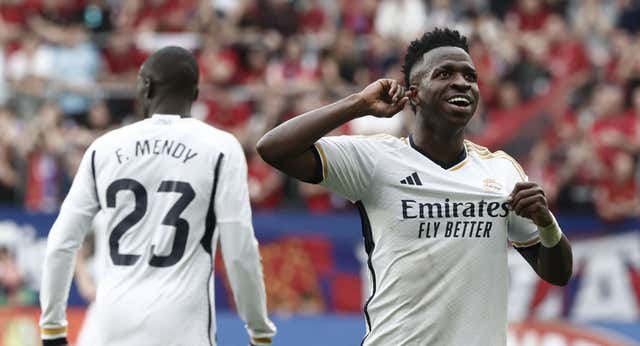 Un Vinicius al rojo vivo silencia la Liga en El Sadar