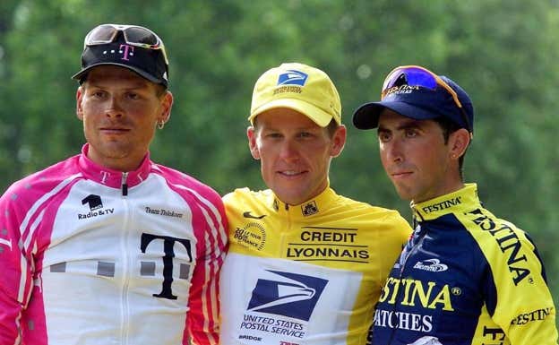Jan Ullrich, Lance Armstrong y Joseba Beloki, en el podio del Tour de Francia 2000. Getty