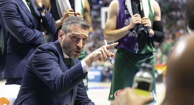 El enorme enfado de Ibon Navarro tras el polémico final en Málaga: “Su puta madre, hijos de…”