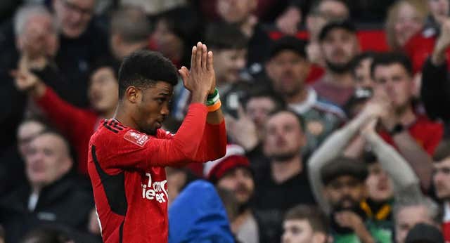 Del éxtasis al vestuario… la regla que dejó fuera a Amad Diallo “nació” en Old Trafford