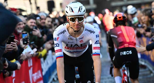 Un falso rumor convierte a Pogacar en el protagonista inesperado del inicio de la Volta a Catalunya