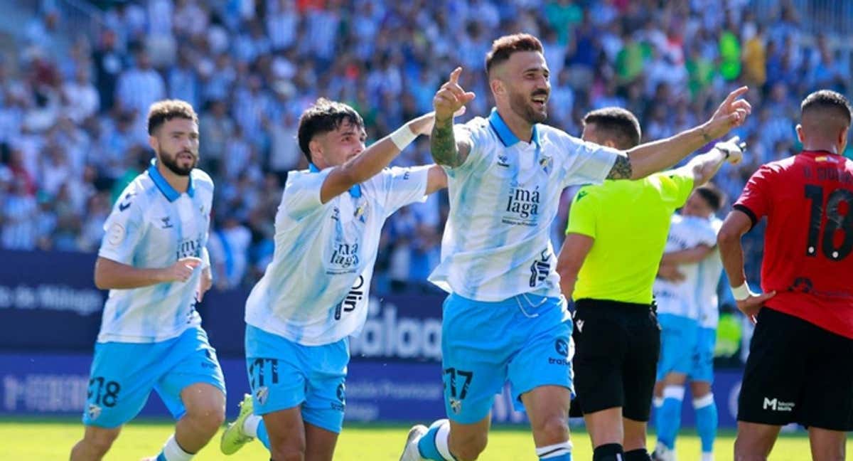 Dioni celebra un gol con el Málaga en la presente temporada. /MARILÚ BÁEZ.