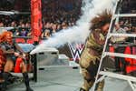 Becky Lynch elimina interferencias