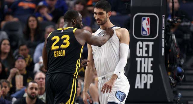 Draymond Green la vuelve a liar con otro rifirrafe y Santi Aldama como última némesis