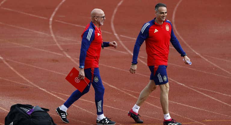 De la Fuente, antes del entrenamiento de la Selección este jueves.