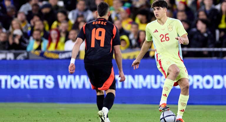 Pau Cubarsí, en el día de su debut con España.