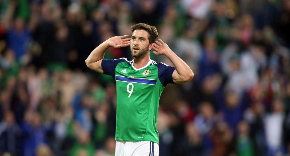 Will Grigg, en un partido con Irlanda del Norte./AFP