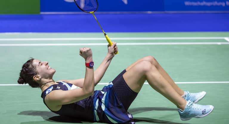 Carolina Marín celebrando la victoria en la final.