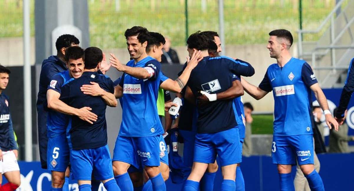 El Amorebieta celebra la victoria ante el Sporting./LALIGA