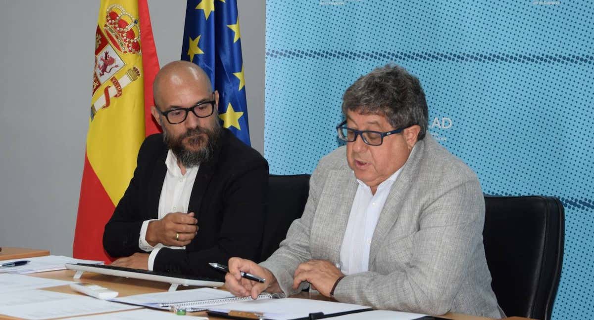 Ramón Sánchez Gálvez, secretario de la CELAD, al lado del exdirector de la agencia, José Luis Terreros.