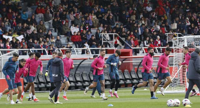 La afición rojiblanca arropa al equipo y comienza la cuenta atrás para la Copa