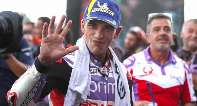 «Soy piloto español, ¿a qué quieres que te gane?»: fin de semana de ’11’ en el deporte de motor
