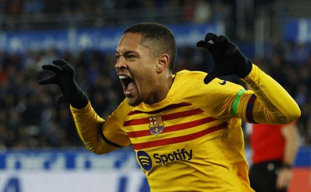 Vitor Roque celebra un gol ante el Alavés. Reuters
