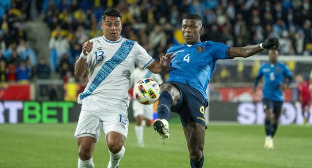El vídeo de tres futbolistas en un club nocturno provoca un escándalo en Ecuador y ellos se mofan: «Ahora en mis días libres leeré la Biblia»