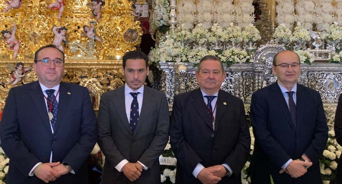 José María Del Nido Carrasco  en la habitual ofrenda floral en San Benito./RL