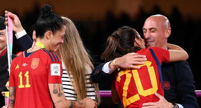 Los ocho acosos de Rubiales y su núcleo duro a Jenni Hermoso: ‘Si me ayudas, te meto en la Federación’
